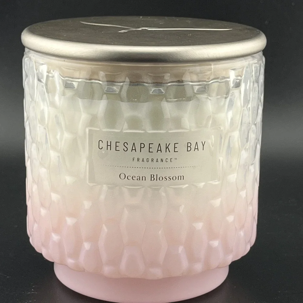 Chesapeake Bay Ocean Blossom Scented Candle Textured Glass‎ Jar Home Fragrance